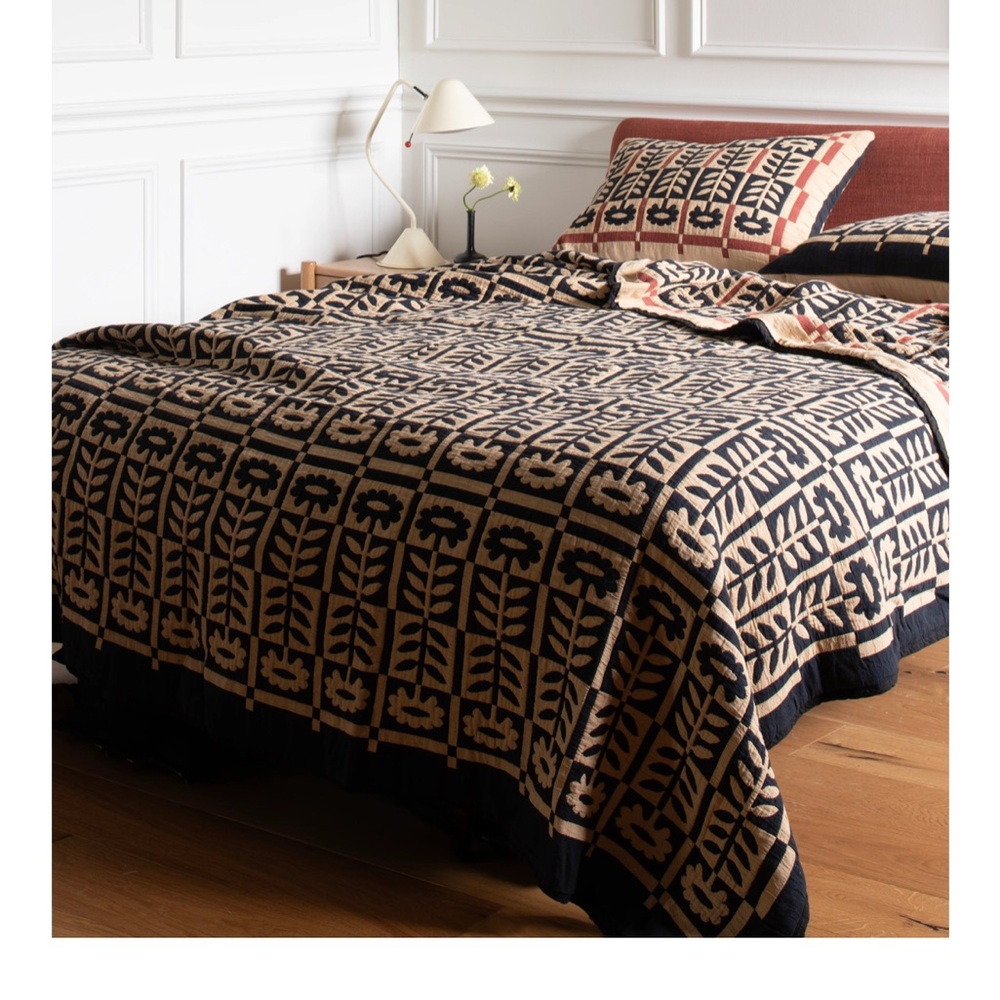 Schoolhouse Stillwater Floral Quilt